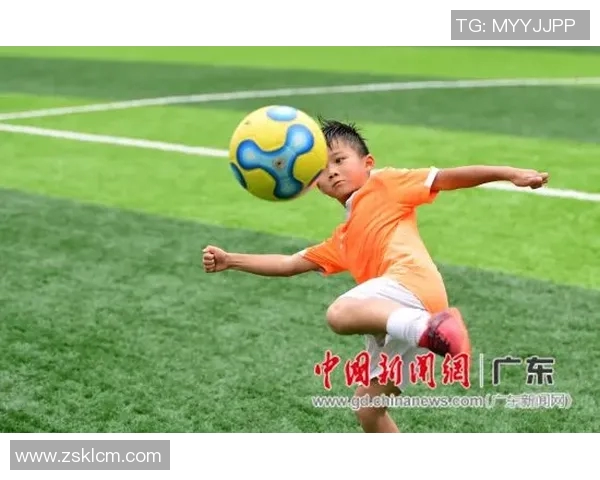 男孩足球明星摆件的名称及其寓意解析与收藏价值探讨